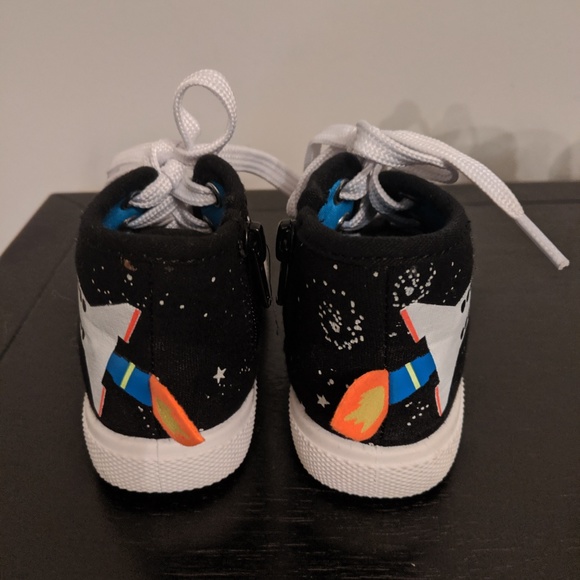 Toddler Boy's Hightop Sneakers - Picture 3 of 4